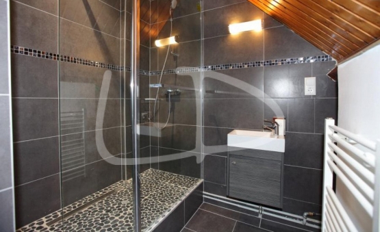 private bathroom room upstairs.jpg